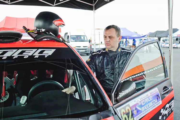 Mariusz Stec rajdy samochodowe samochód rajdowy foto STEC Motorsport